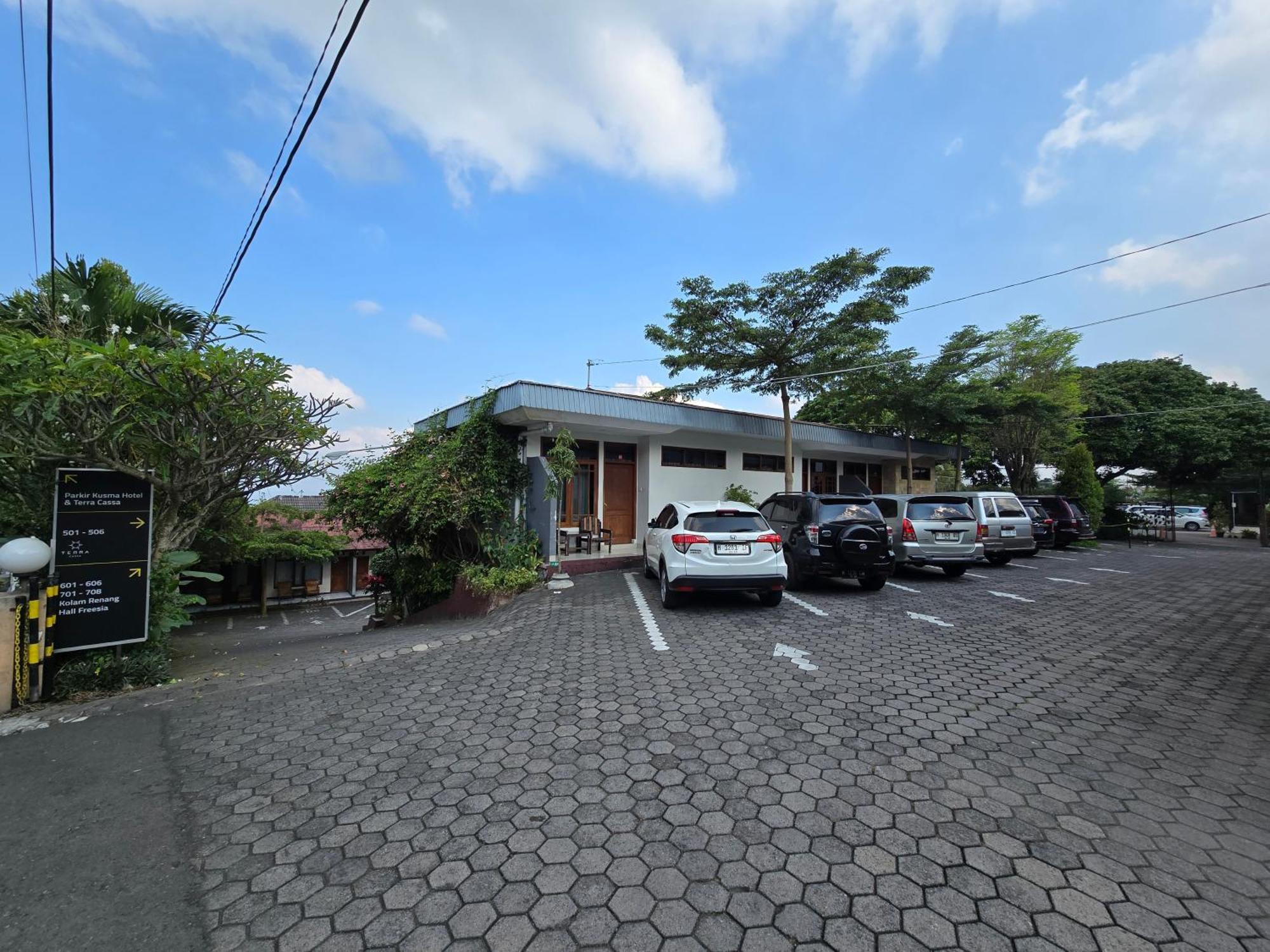 Kusma Hotel Bandungan Semarang Bagian luar foto